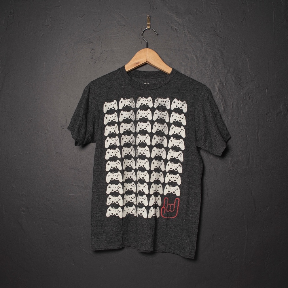 Small Men's Gaming T shirt with Xbox Controller